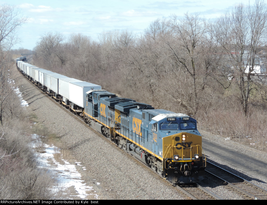 CSX 7030 on I002